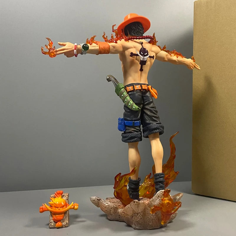 Ace Figur - 28cm